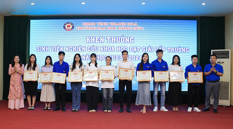 Sinh viên Trường Đại học Hồng Đức say mê nghiên cứu khoa học